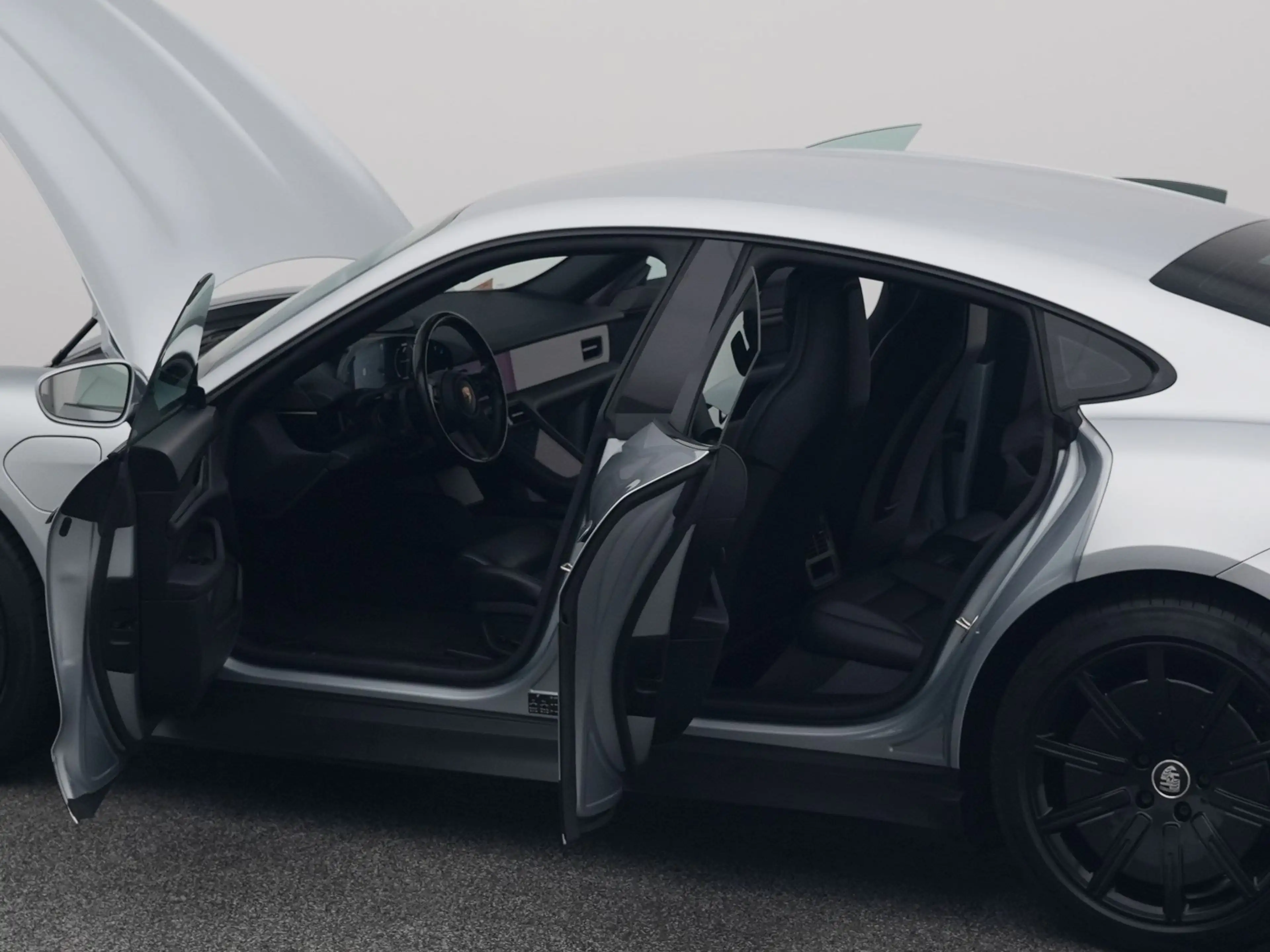 Porsche Taycan 79 kWh | CAMERA | LUCHTVERING | LEDER | KEYLESS — photo 34