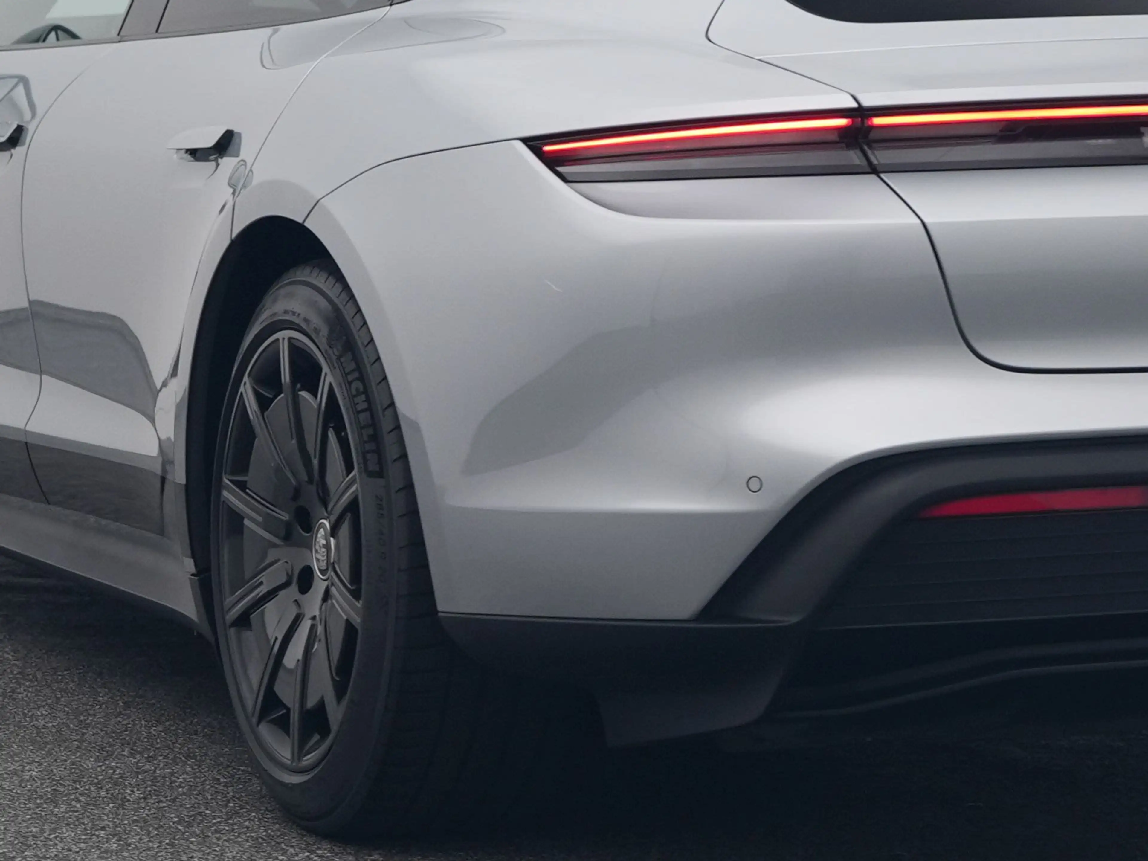 Porsche Taycan 79 kWh | CAMERA | LUCHTVERING | LEDER | KEYLESS — photo 19
