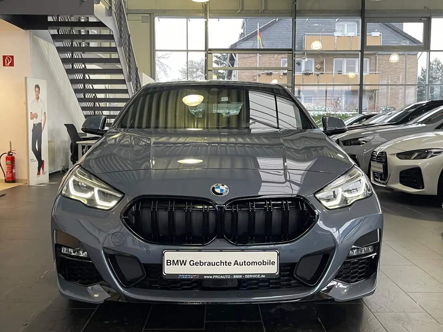 BMW 218 i Gran Coupe M Sport Pano/M-Sitze/ACC/RFK/19" Grau - 2
