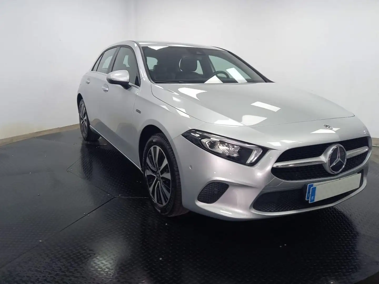 Mercedes-Benz A 250 E BUSINESS LINE 8G-DCT Gris - 2