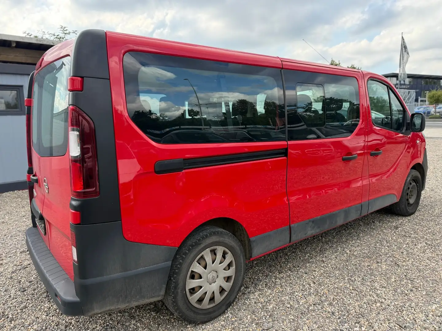Opel Vivaro Combi L2H1  2,9t 9 Sitze Rot - 2