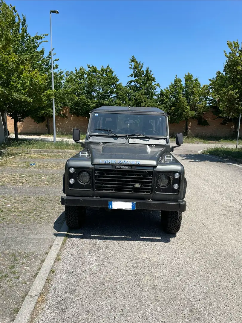 Land Rover Defender 90 3.5 V8 Fam County SW Verde - 2