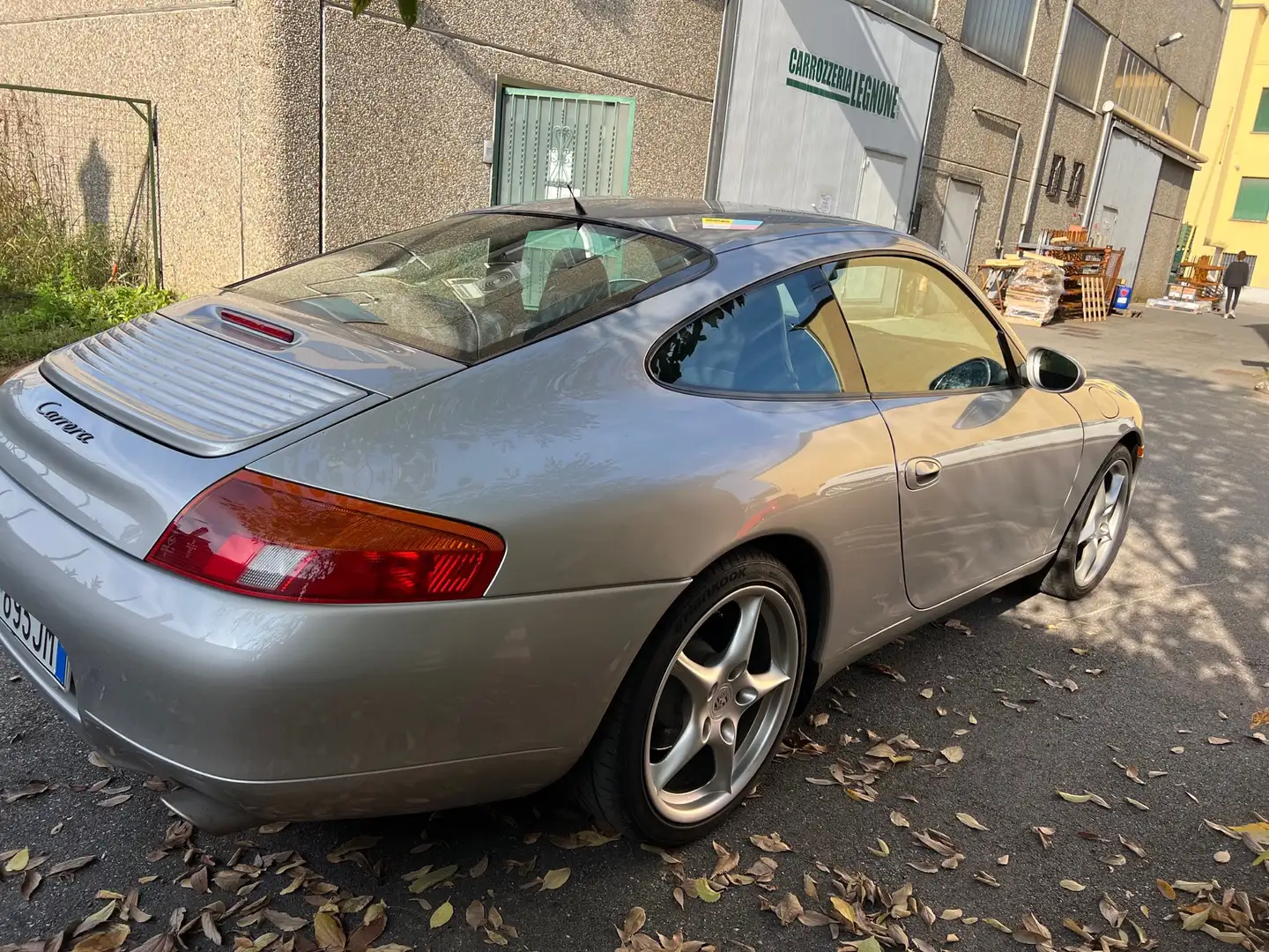 Porsche 911 Coupe 3.4 Carrera - 2