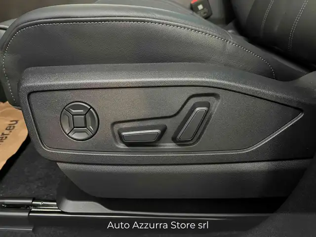Audi Q5 view 9
