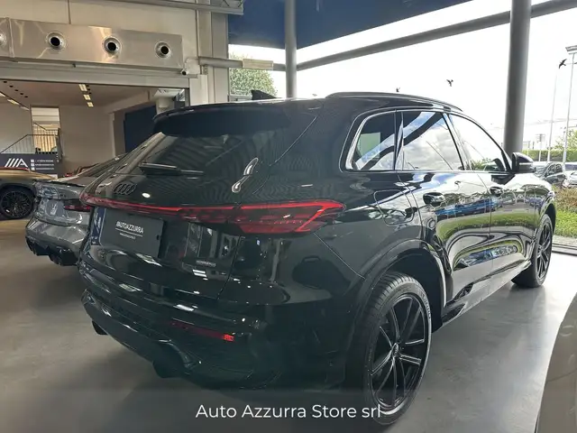 Audi Q5 view 4
