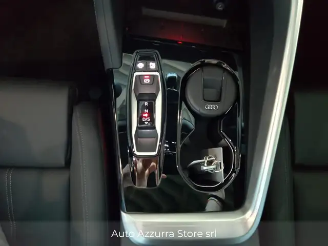 Audi Q5 view 14