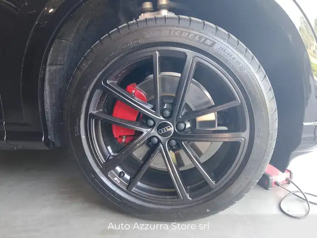 Audi Q5 view 3