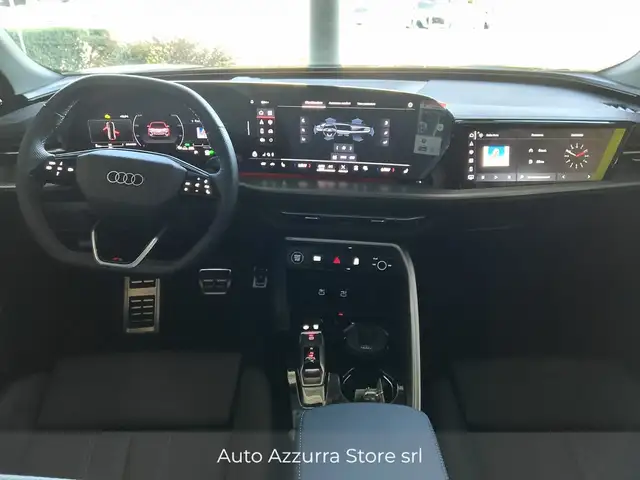 Audi Q5 view 11