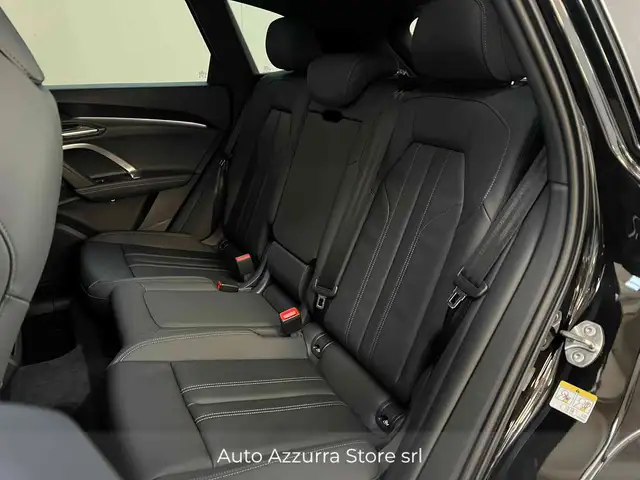 Audi Q5 view 15