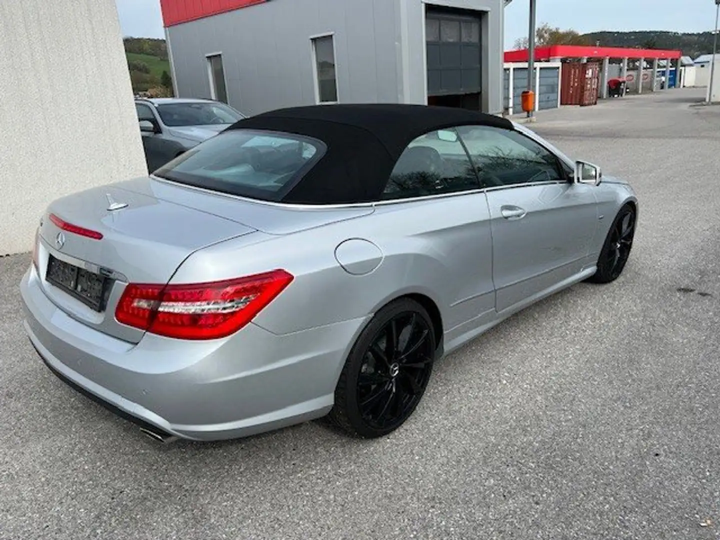 Mercedes-Benz E 350 E 350 CGI BlueEfficiency Aut. Silber - 2