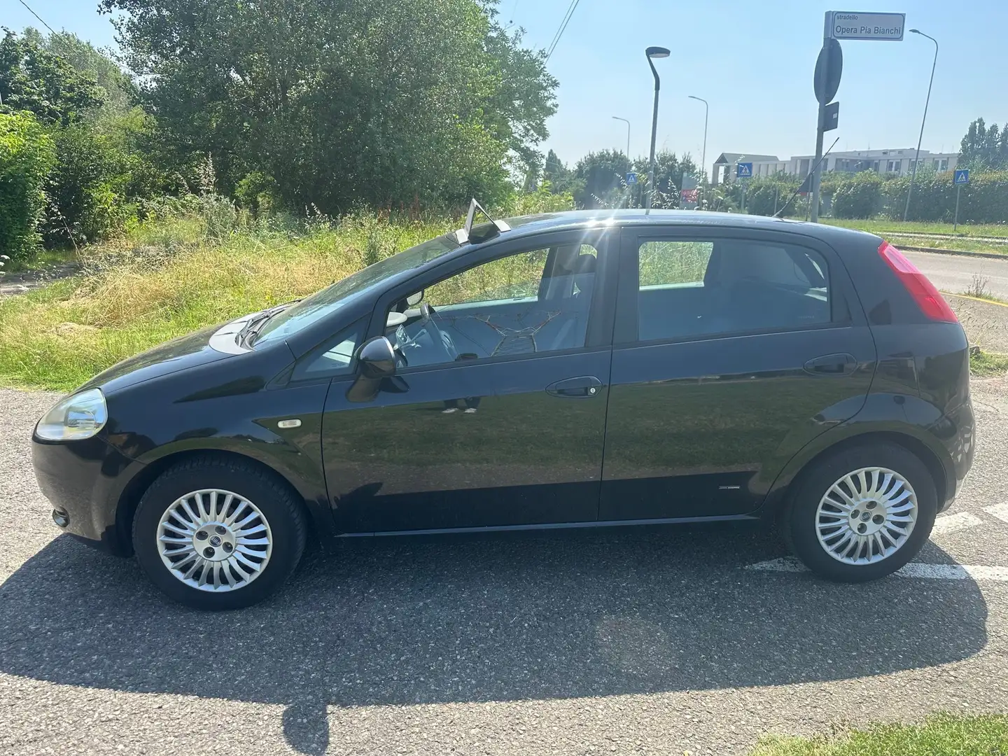 Fiat Grande Punto 5porte 1.2 benzina 65cv km 111000 Nero - 2