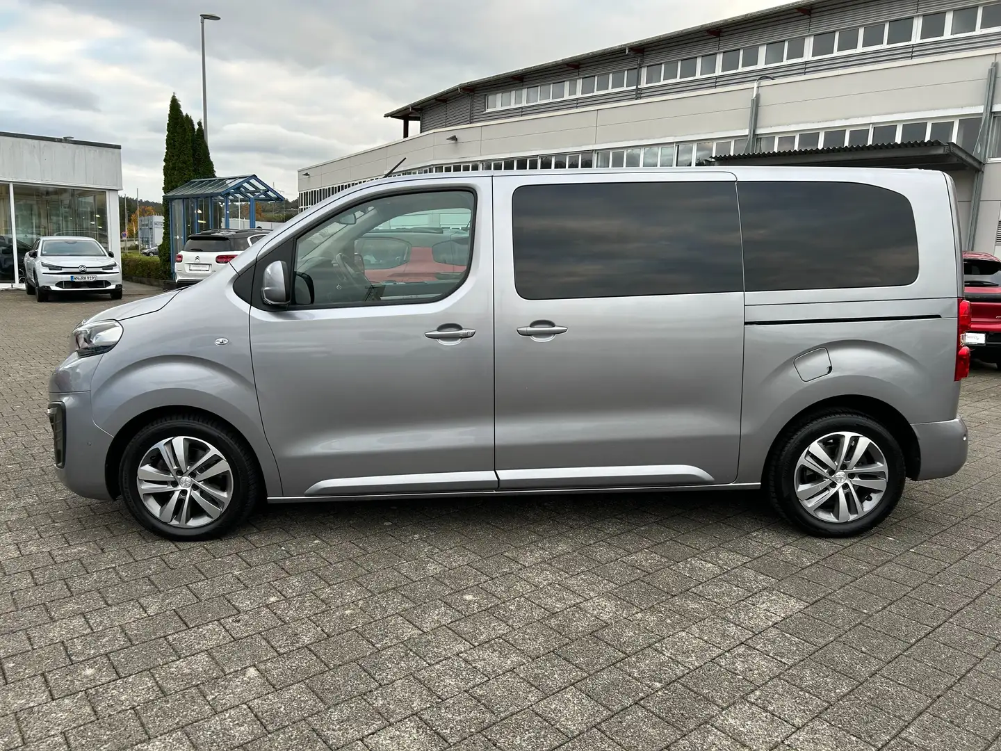 Peugeot Traveller Allure L2 BlueHDi 180 S&S EAT8 Silber - 2
