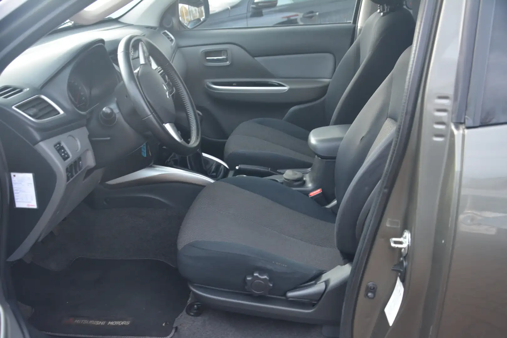 Mitsubishi L200 2.4 DI-D Club Cab Intense Nederlandse auto 178613 - 2