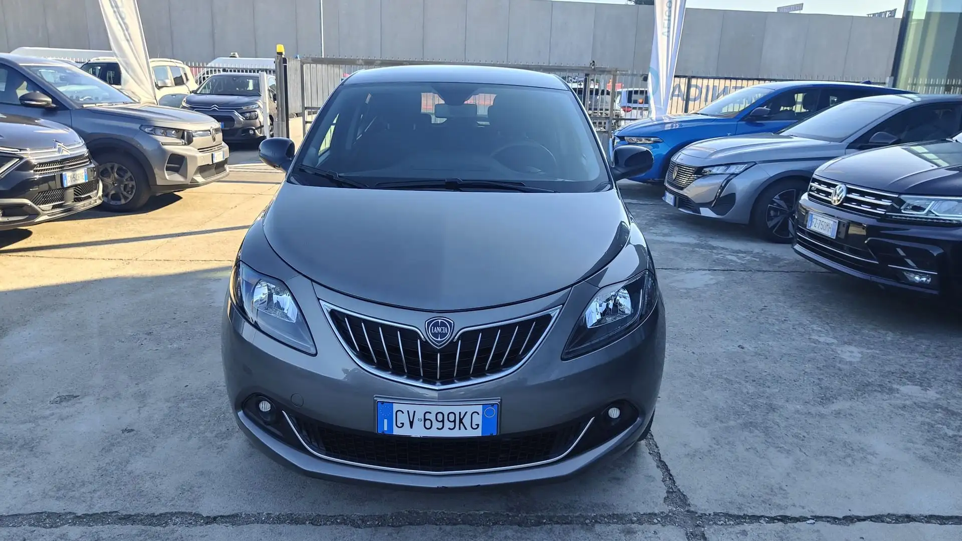Lancia Ypsilon III 2021 1.0 firefly hybrid Platino s&s 70cv Grijs - 2