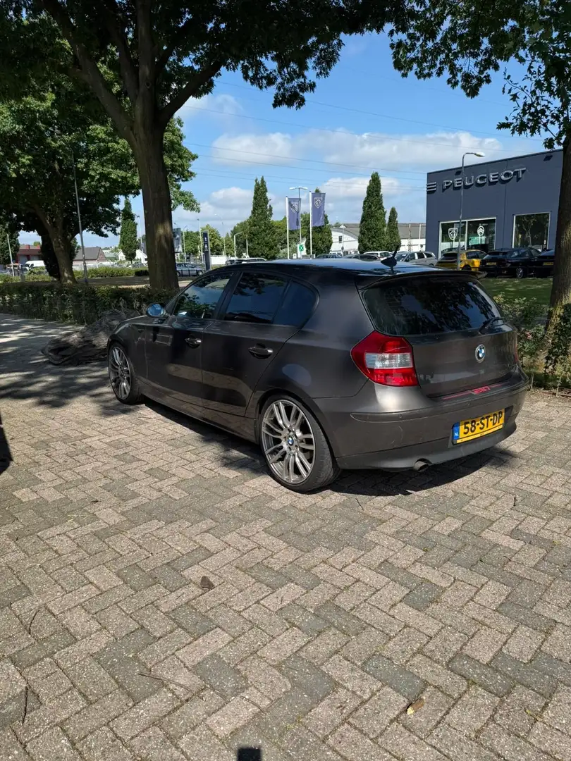 BMW 116 High Executive Bruin - 1