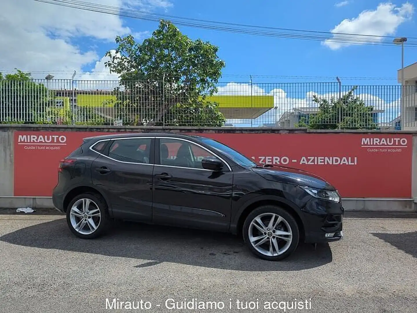 Nissan Qashqai 2ª serie Qashqai 1.3 DIG-T 140 CV N-Motion Start Zwart - 1