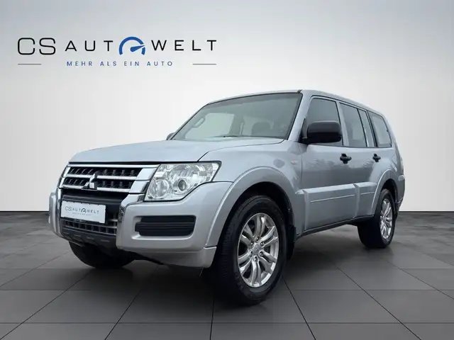 Mitsubishi Pajero 3.2 DI-D Invited 7-SITZE/AHK/4x4/XEN/NAVI