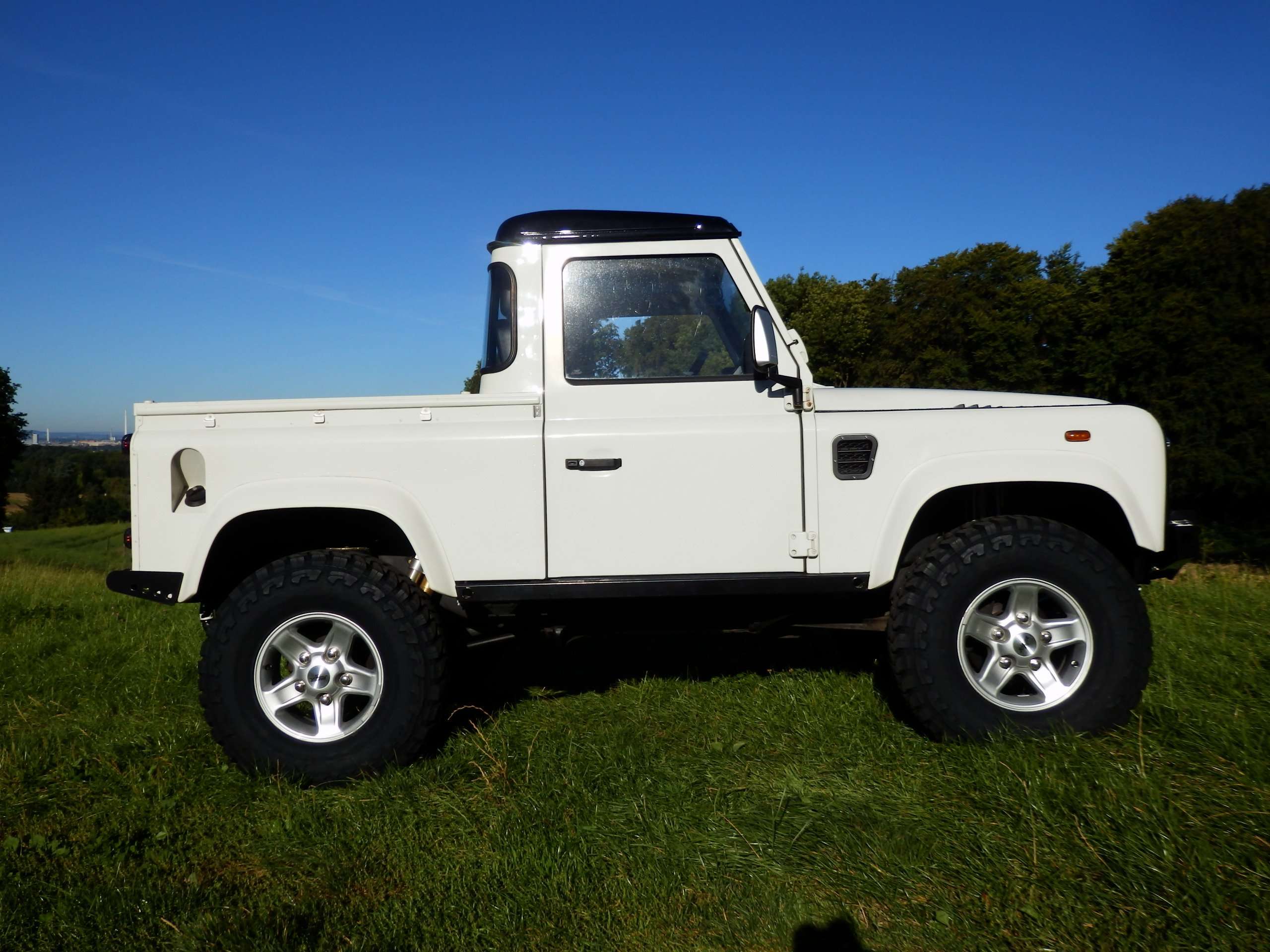 Second hand Land Rover Defender 2.5