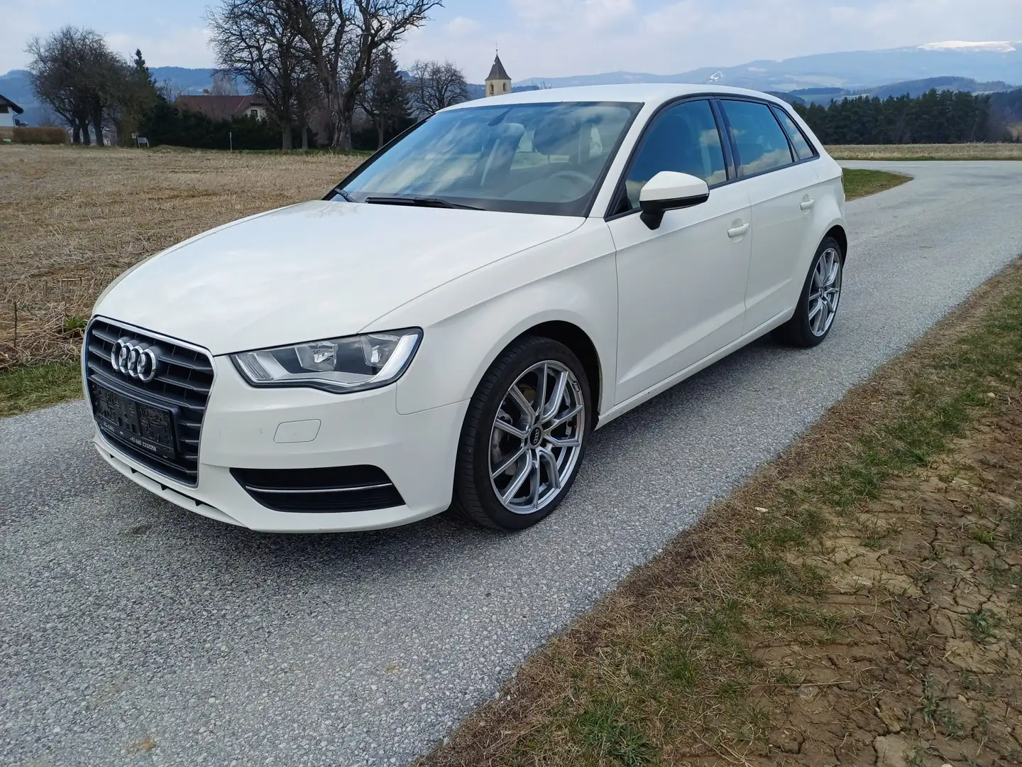 Audi A3 A3 SB Attraction 1,6 TDI DPF Attraction Weiß - 1