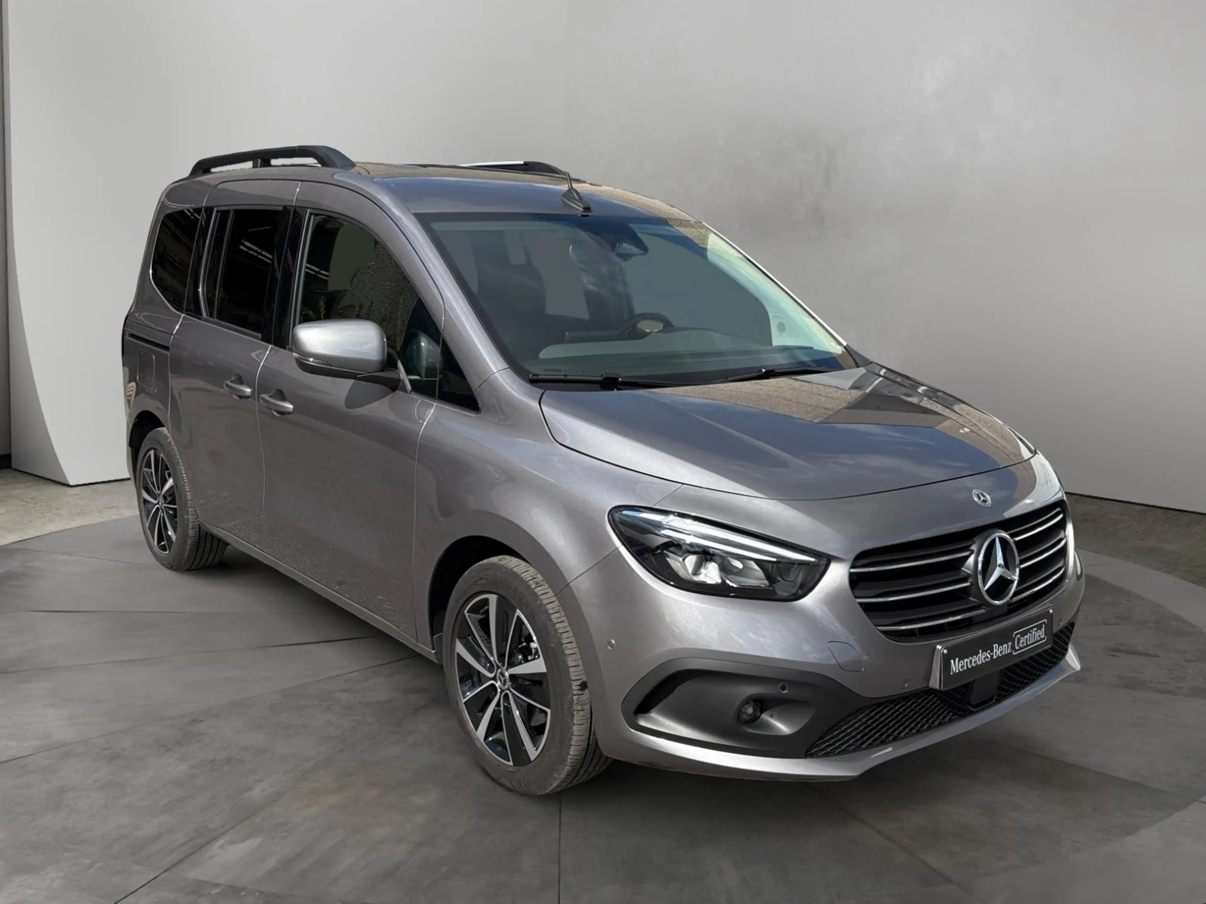 Mercedes-Benz T-Class T180d L1 — photo 8