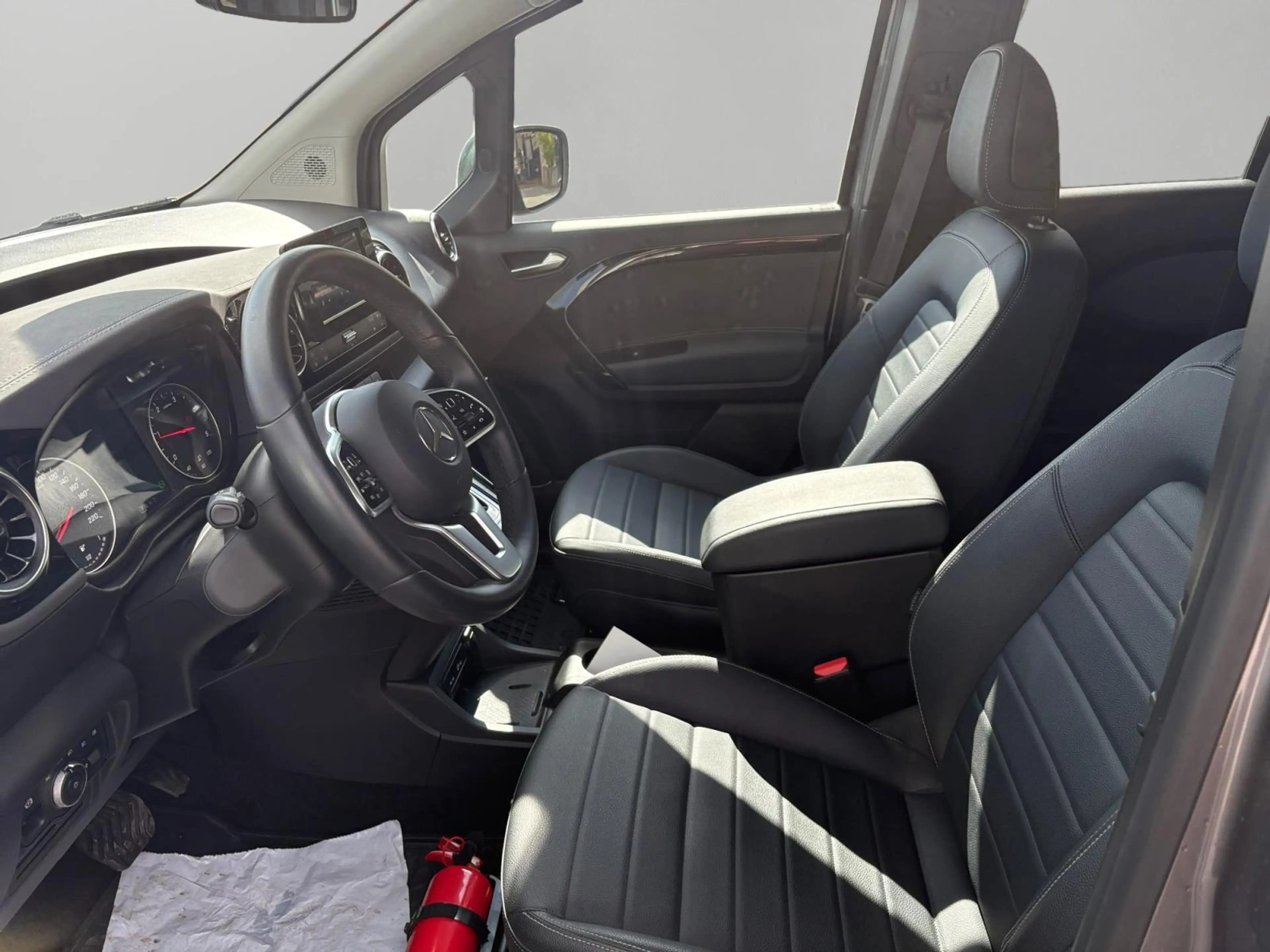Mercedes-Benz T-Class T180d L1 — photo 3