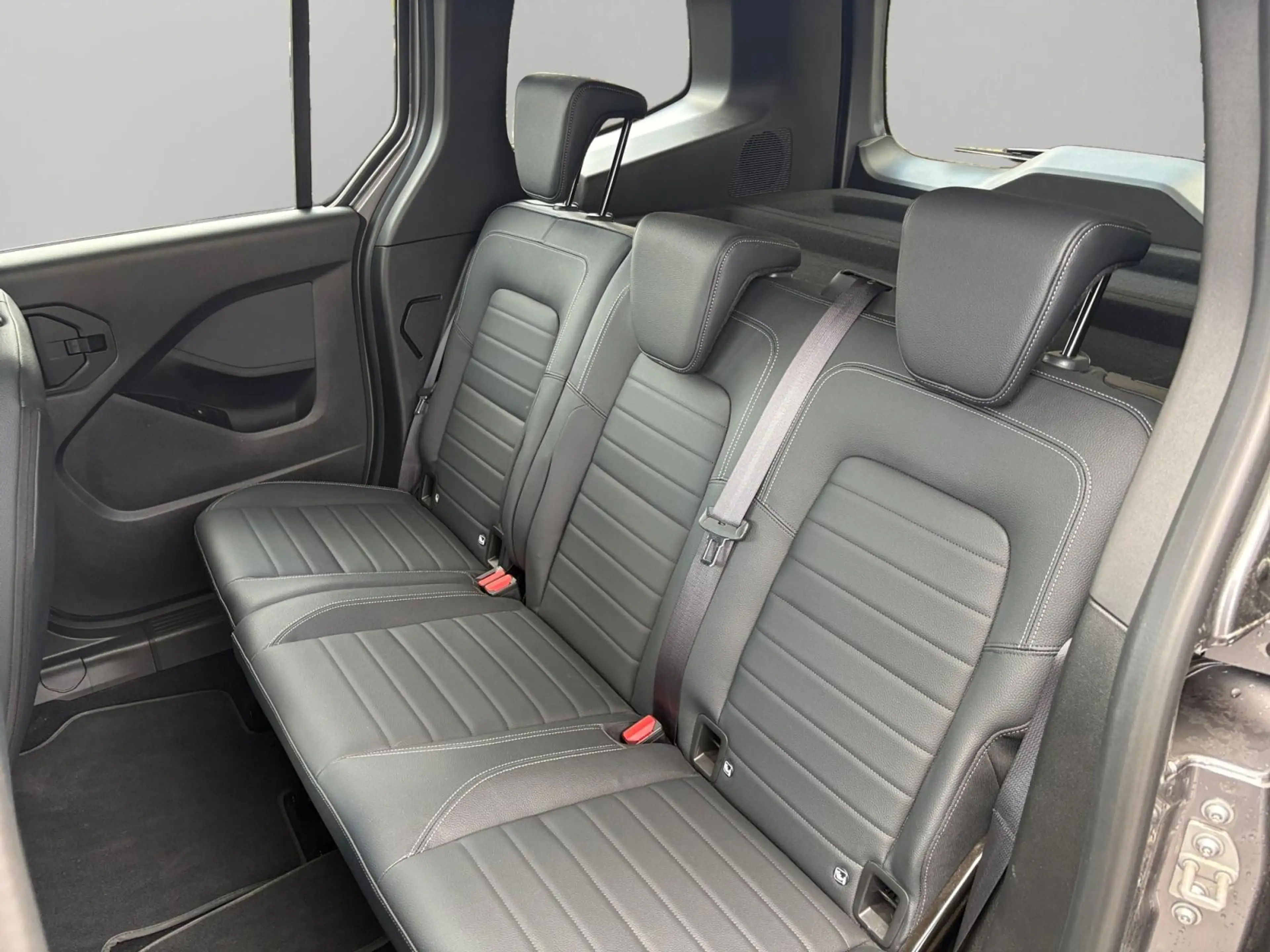 Mercedes-Benz T-Class T180d L1 — photo 13