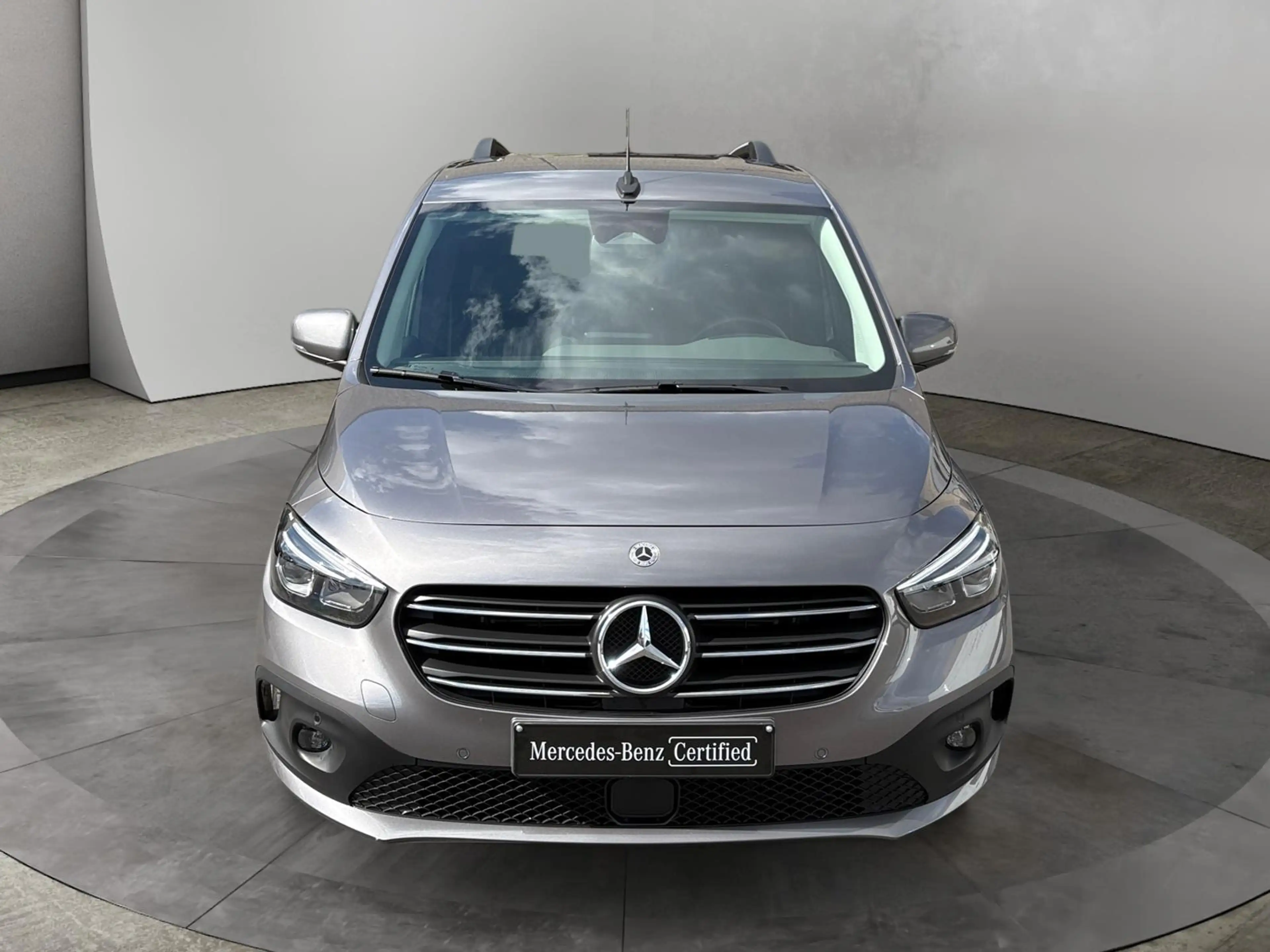 Mercedes-Benz T-Class T180d L1 — photo 9