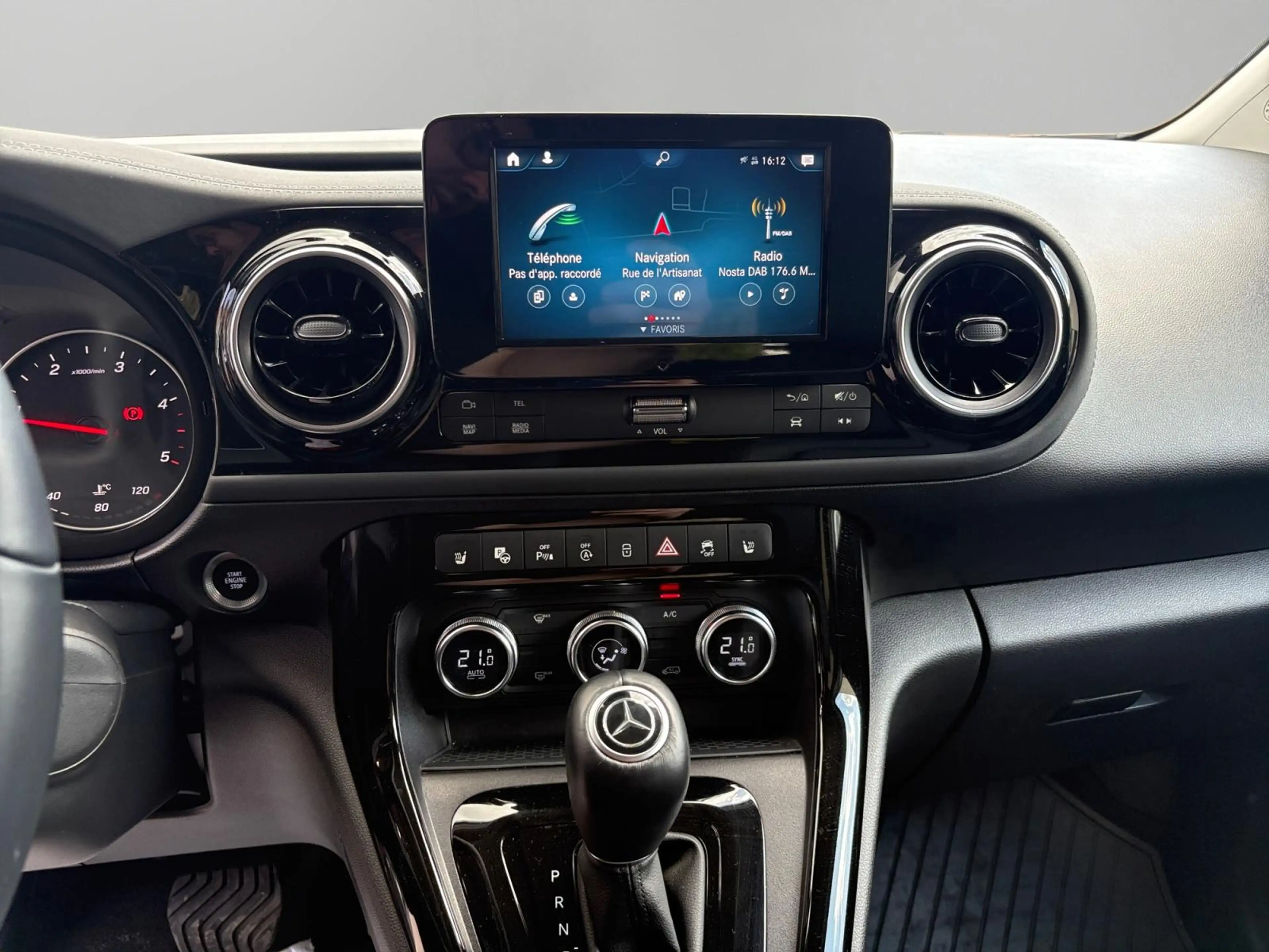 Mercedes-Benz T-Class T180d L1 — photo 11