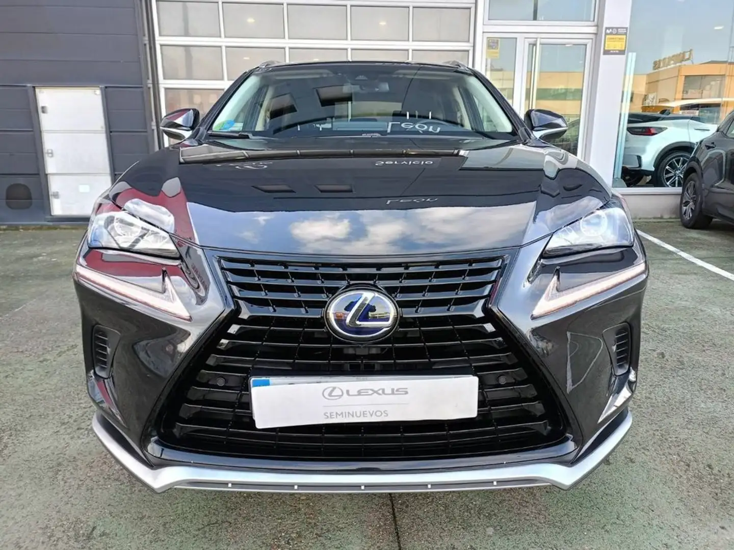 Lexus NX 300h PREMIUM 2WD Siyah - 2