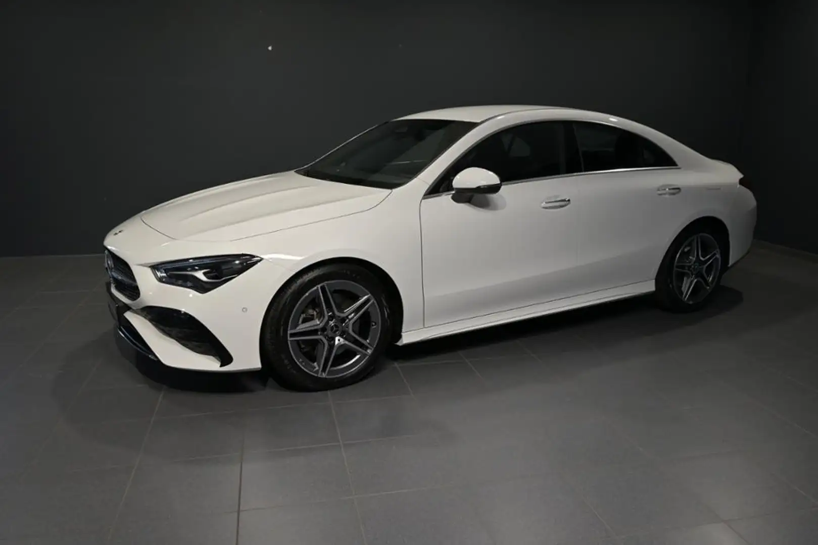 Mercedes-Benz CLA 200 Coupé AMG/NAVI/SHZ/LED Blanc - 1