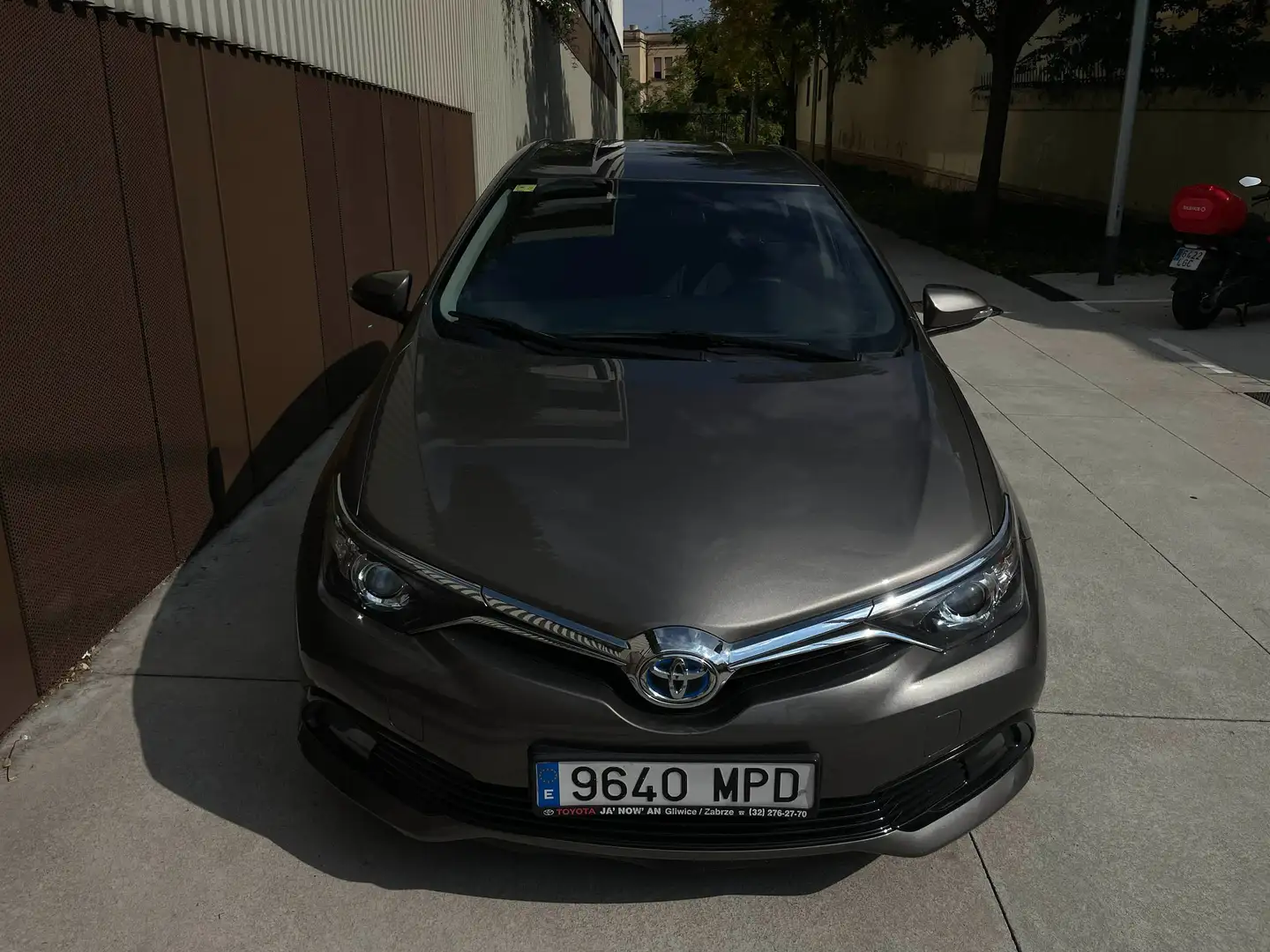 Toyota Auris 2019 - Híbrido - 1.8 99CV ANTIROBO Gris - 1