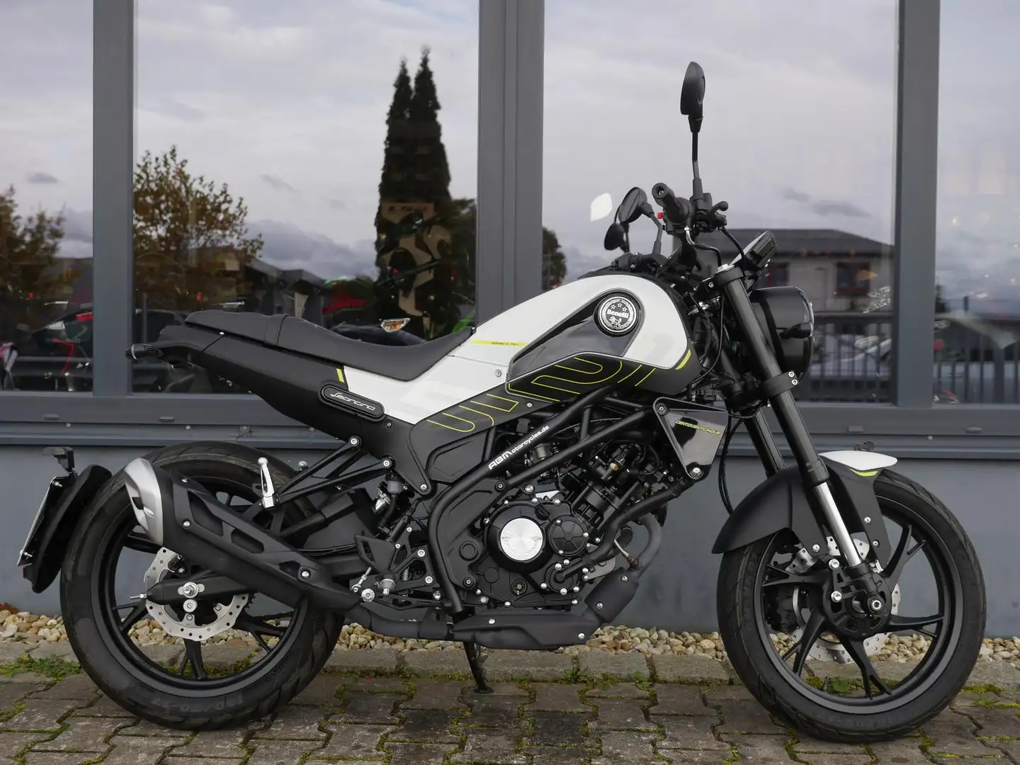Benelli Leoncino 125 - dt. Modell - TOP - 1