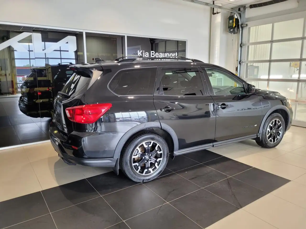 Nissan Pathfinder снимка Nissan Pathfinder