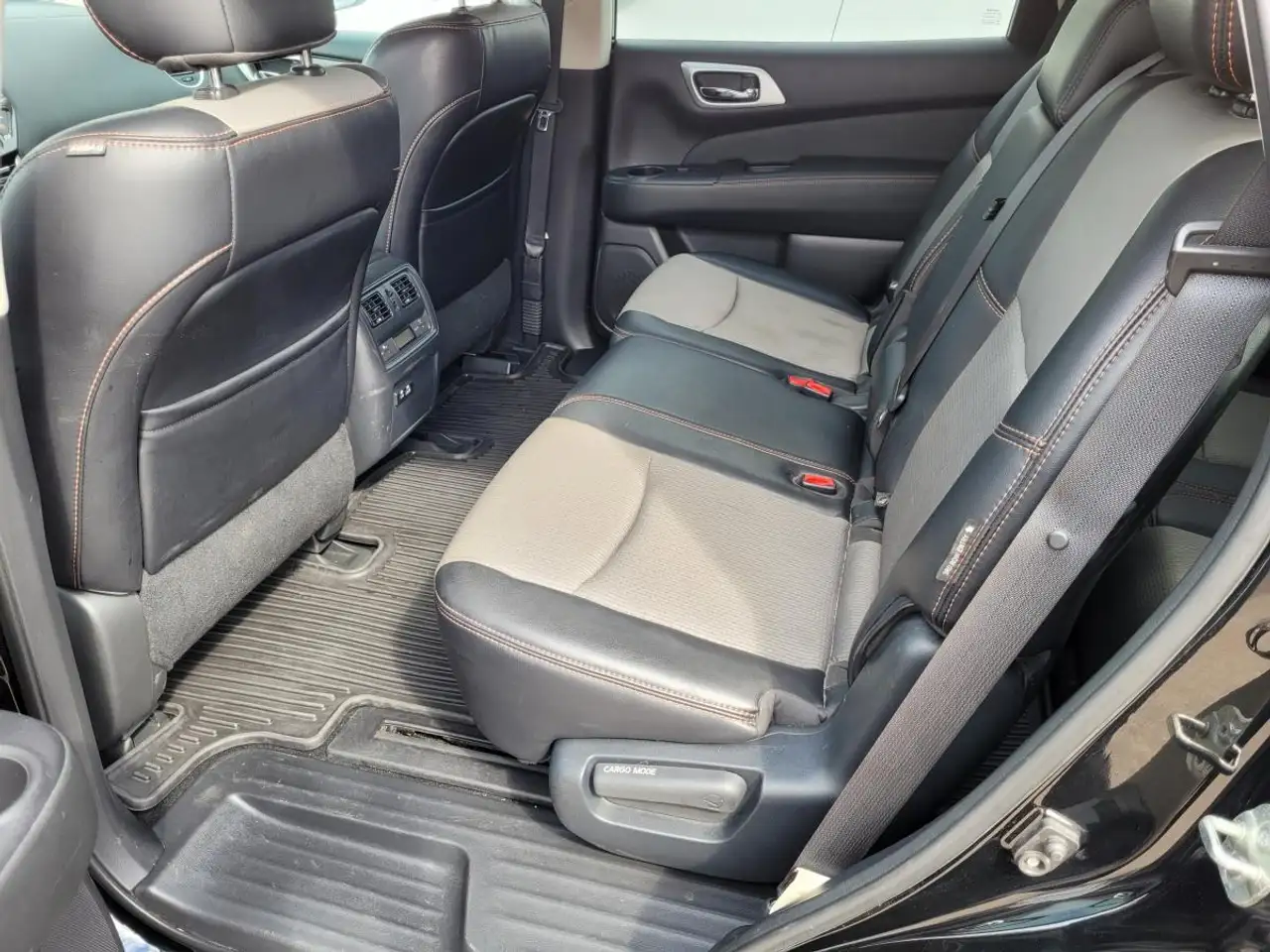 Nissan Pathfinder снимка Nissan Pathfinder