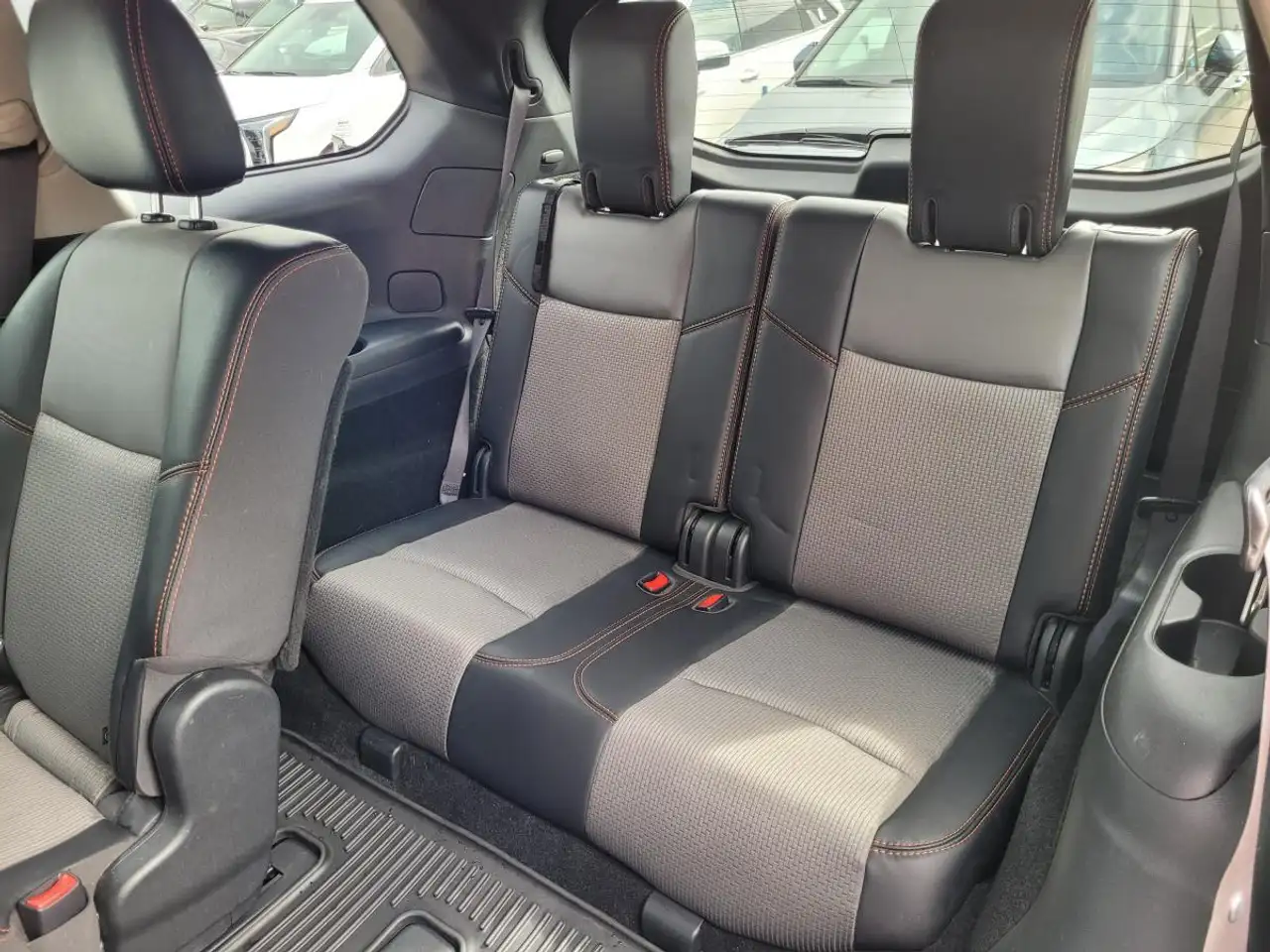 Nissan Pathfinder снимка Nissan Pathfinder