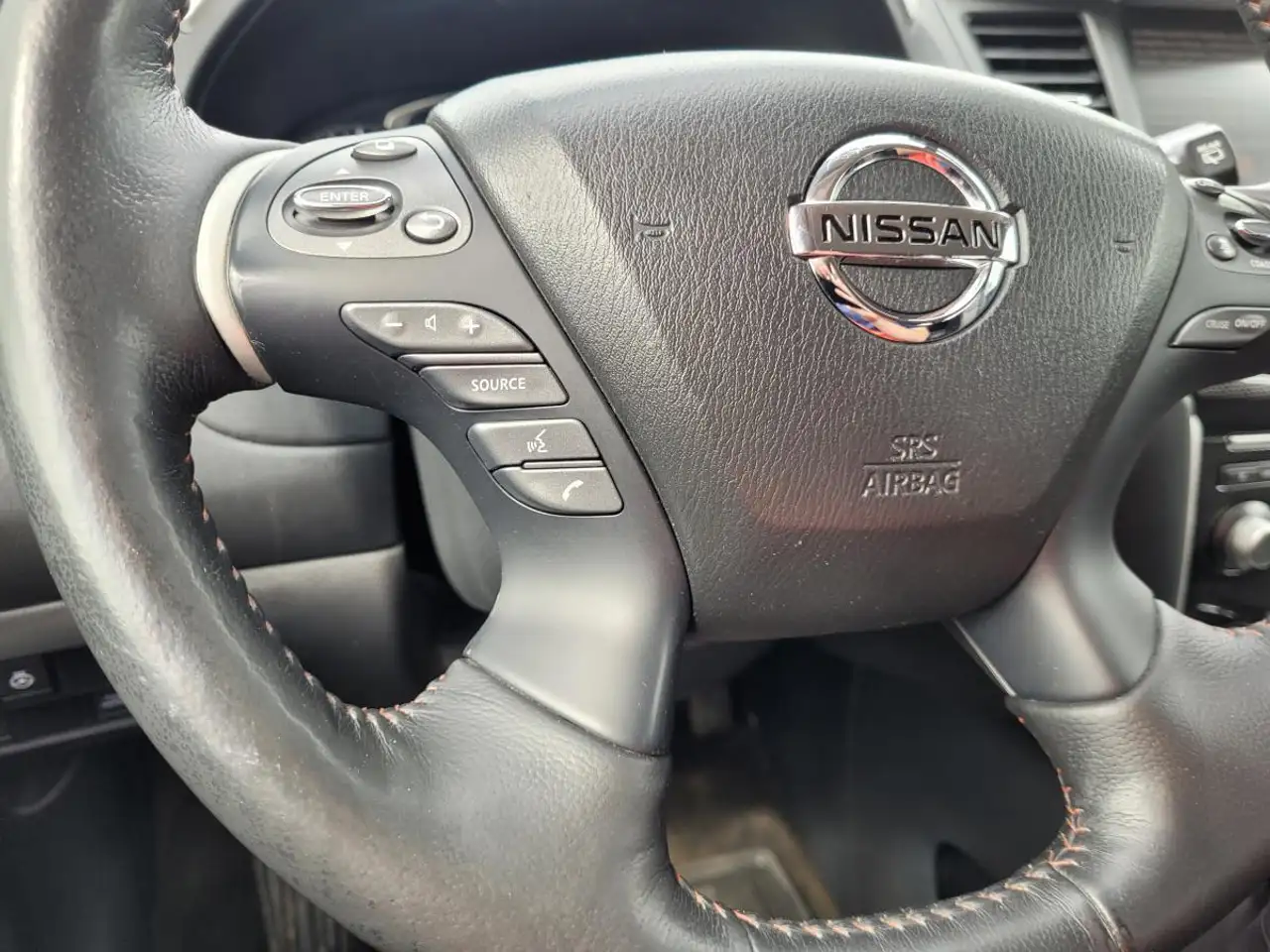 Nissan Pathfinder снимка Nissan Pathfinder