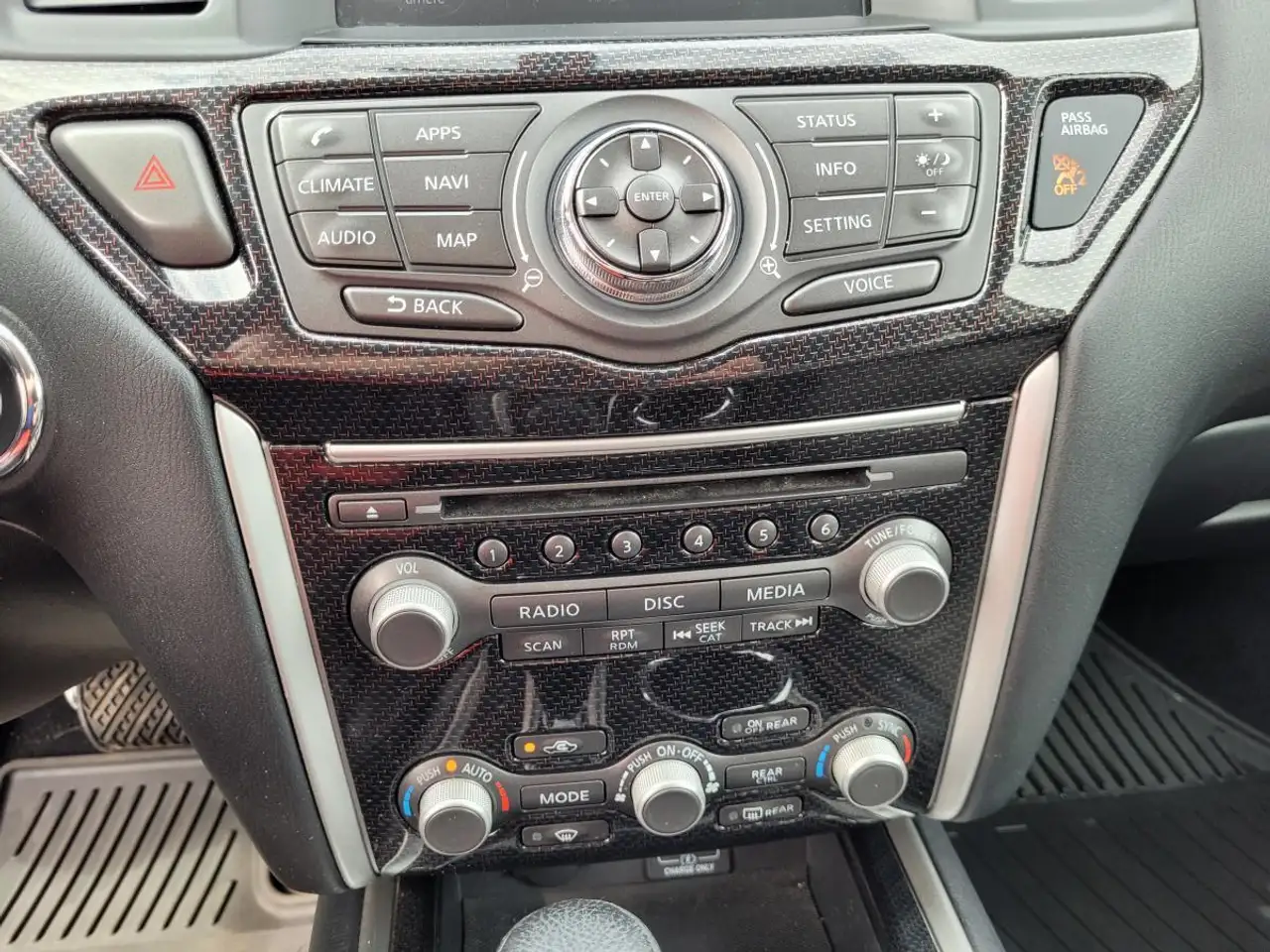 Nissan Pathfinder снимка Nissan Pathfinder