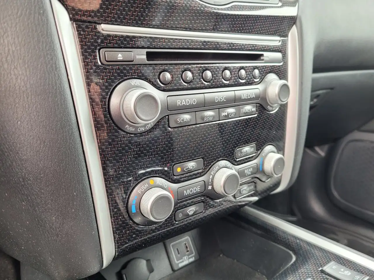 Nissan Pathfinder снимка Nissan Pathfinder
