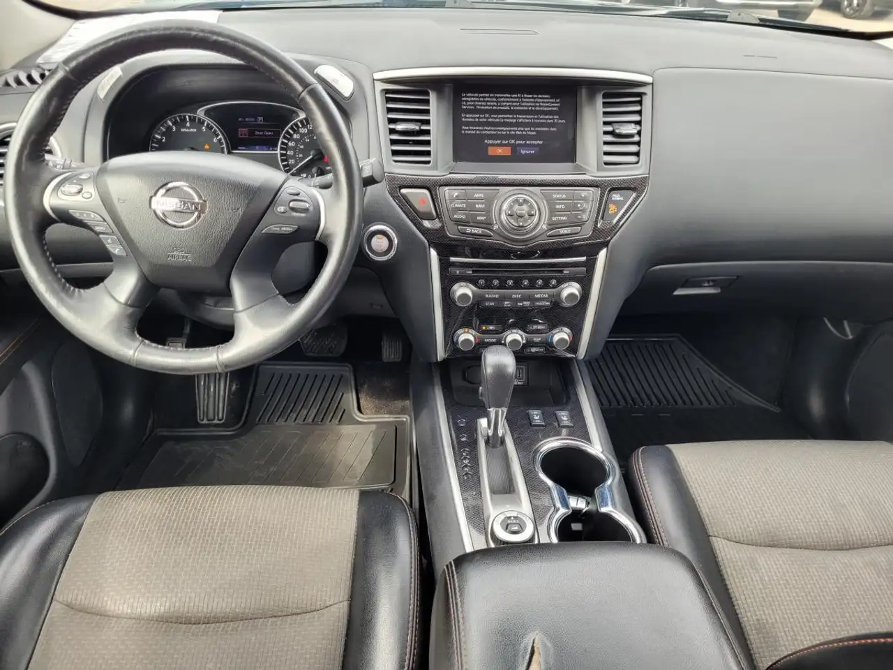 Nissan Pathfinder снимка Nissan Pathfinder