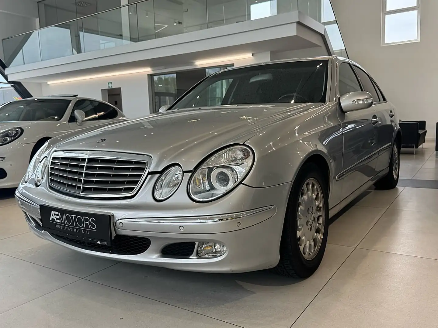 Mercedes-Benz E 220 Elegance CDI Aut.*MIT-PICKERL* Silber - 1
