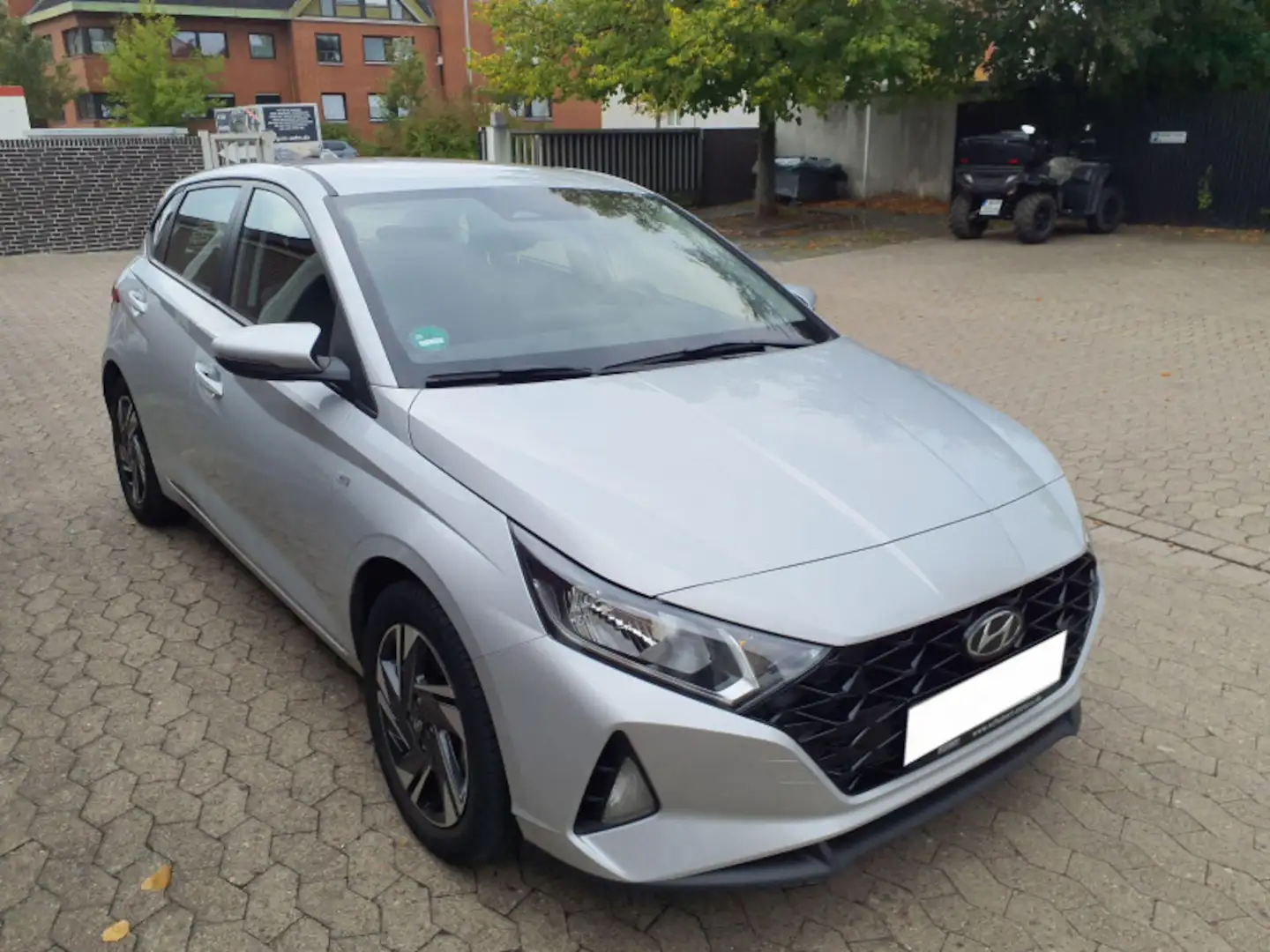 Hyundai i20 1.0 Trend Mild-Hybrid Automatik Argent - 2