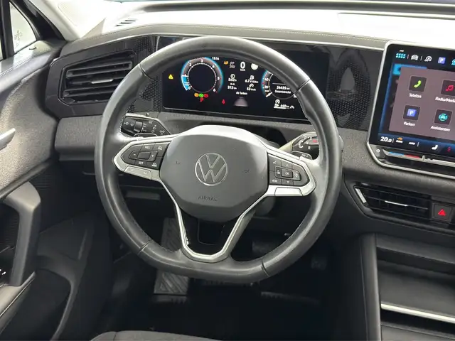 Volkswagen Tiguan view 8
