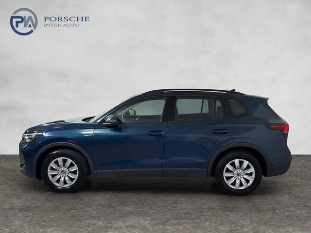 Volkswagen Tiguan view 3