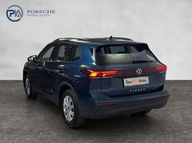 Volkswagen Tiguan view 4