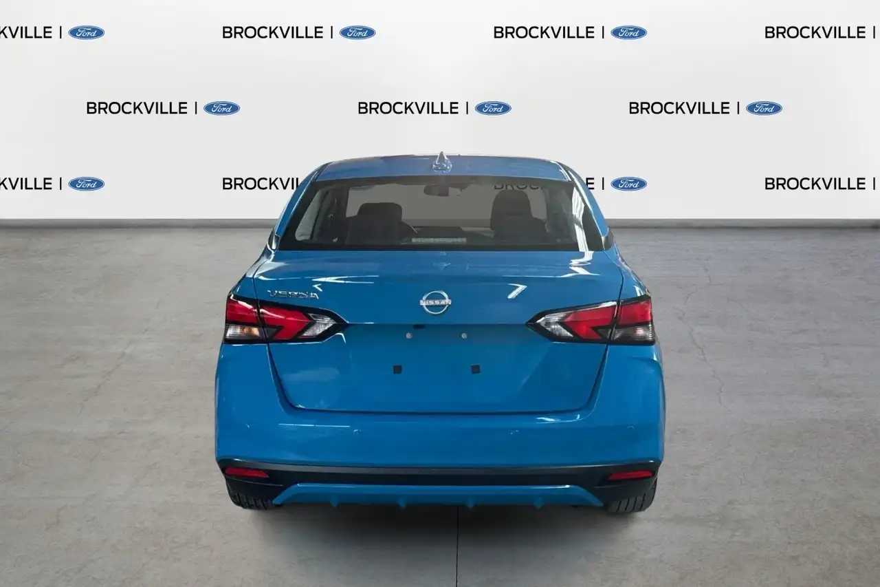 Nissan Versa fotografie Nissan Versa