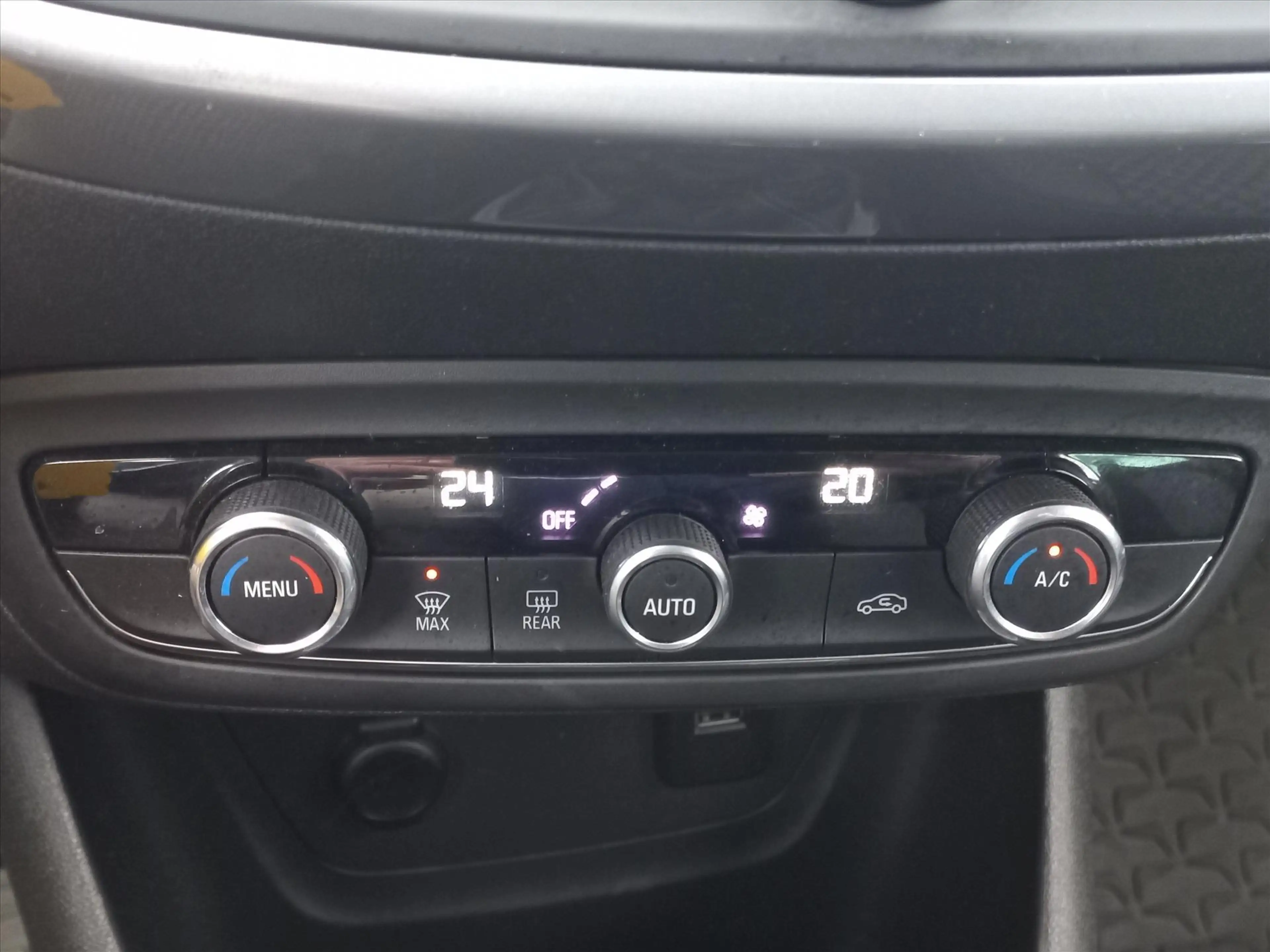 Opel Crossland X 1.2T 110pk Innovation | Navigatie by app | Lm-velg — photo 8