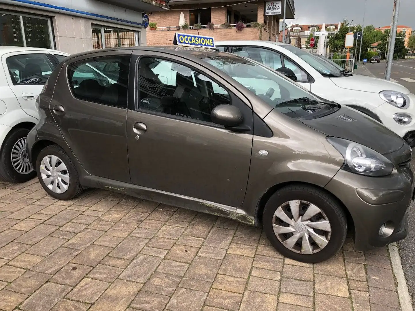 Toyota Aygo 1.0 12V VVT-i 5 porte Lounge Grigio - 2