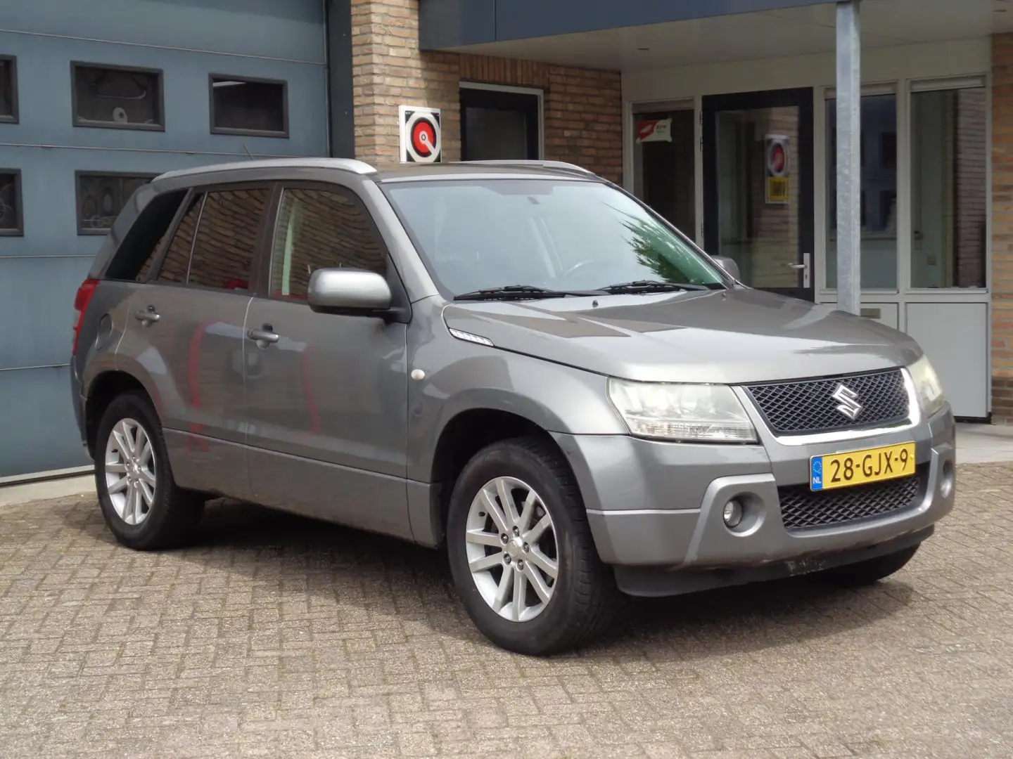 Suzuki Grand Vitara 2.0-16V | Automaat | 4WD | Airco | Trekhaak Grijs - 2