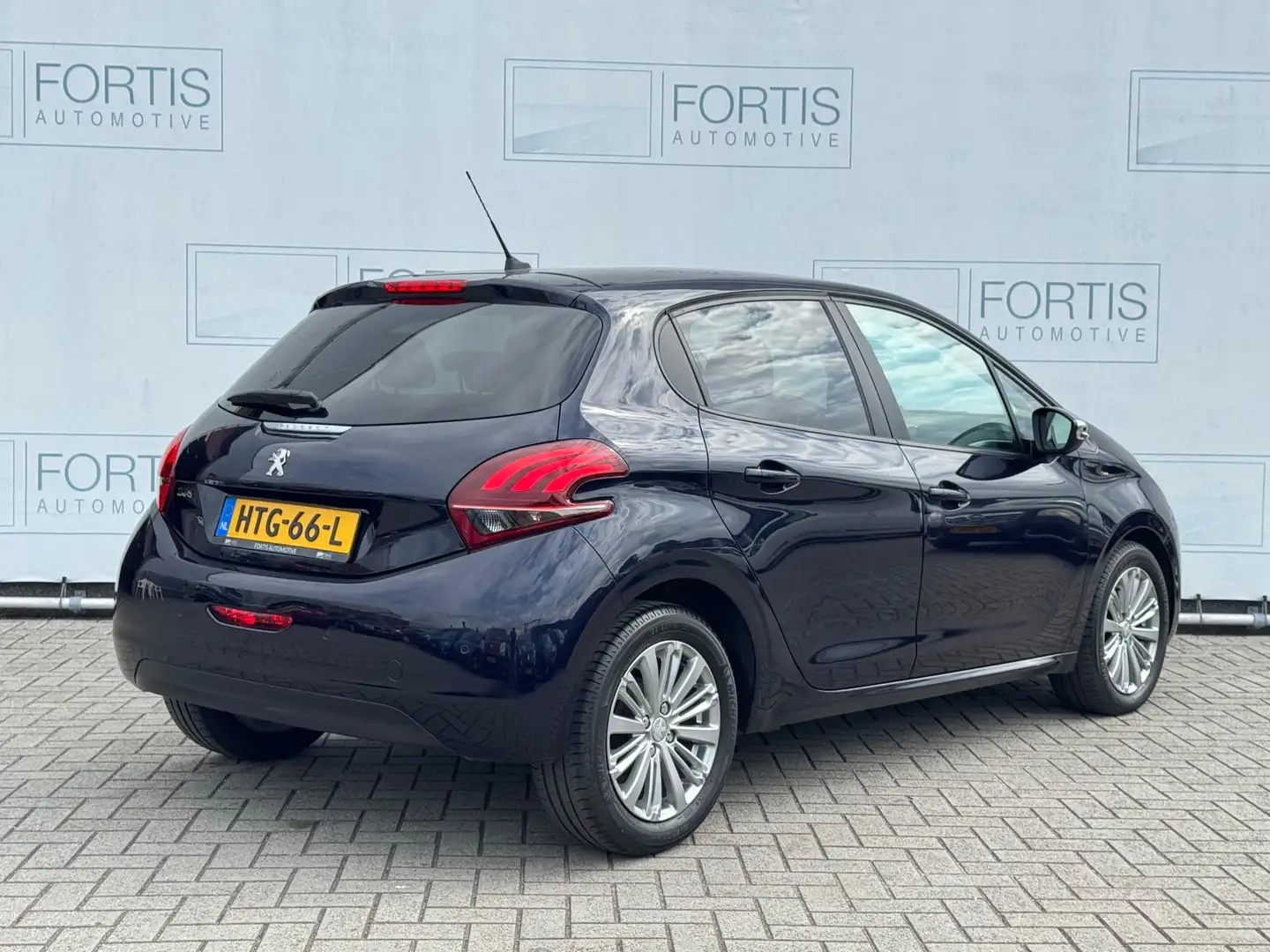 Peugeot 208 1.2 PureTech Signature AIRCO | CARPLAY |NAVI Blauw - 2