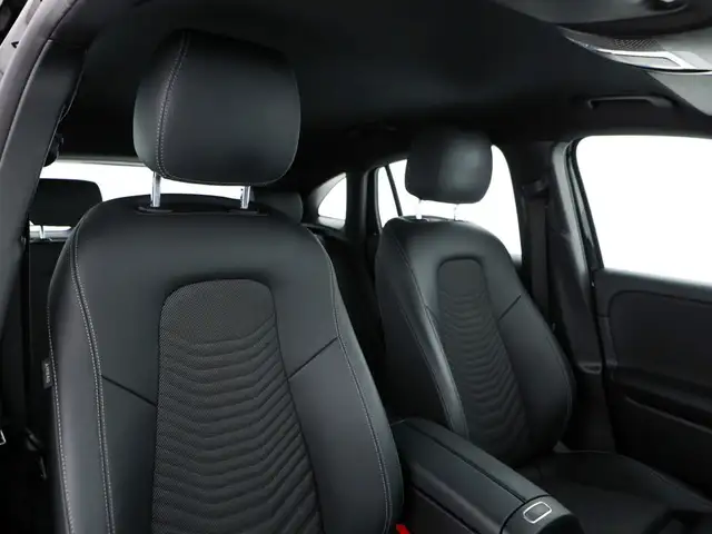 Mercedes-Benz GLA view 12
